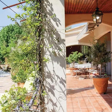 3 Bedroom Gorgeous In Les Angles Hébergement de vacances *