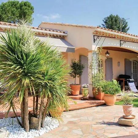 3 Bedroom Gorgeous In Les Angles Hébergement de vacances *