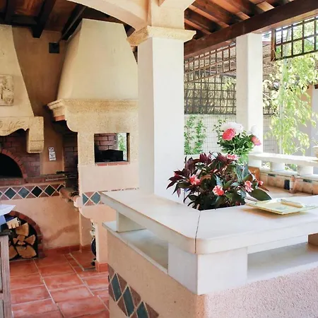 3 Bedroom Gorgeous In Les Angles Les Angles (Gard)
