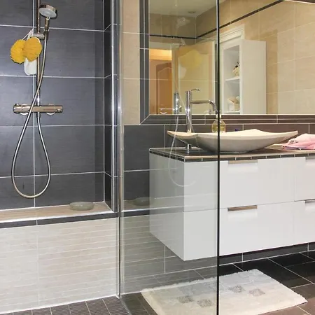3 Bedroom Gorgeous In Les Angles Hébergement de vacances Les Angles (Gard)
